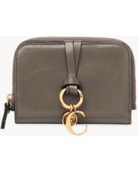 Chloé - Zweifach klappbares Alphabet Portemonnaie aus glänzendem Leder - Lyst