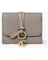 Chloé - Kleines, Dreifach Klappbares Alphabet Portemonnaie Aus Genarbtem Leder - Lyst