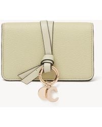Chloé - Alphabet Kartenetui aus genarbtem Leder - Lyst