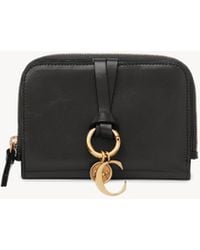 Chloé - Zweifach Klappbares Alphabet Portemonnaie Aus Glänzendem Leder - Lyst