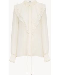 Chloé - シルクジョーゼット製フリルブラウス 婦人向け ホワイト サイズ シルク 100% Pinctada Maxima, Farmed, Coo Australia - Lyst