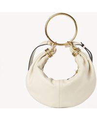 Chloé - グレインレザー製スモールBracelet Hobo Bag 婦人向け ベージュ サイズ 牛革（カーフ） 100 - Lyst