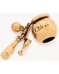 Chloé - Charm Sphère Bouteille Et Coupe Pour Bracelet Bag En Laiton - Lyst