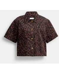 COACH - Top Manches Courtes En Denim Imprimé Léopard En Pour Femmes, Taille - Lyst