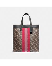 coach grove tote with horse and carriage