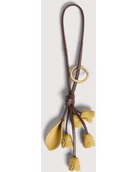 Coccinelle - Grained Leather Key Ring Flower - Lyst