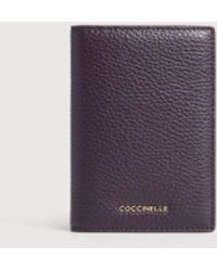 Coccinelle - Reisepassetui Aus Genarbtem Leder Metallic Soft - Lyst