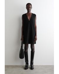 COS - Minikleid Aus Kochwolle Mit V-Ausschnitt - Lyst