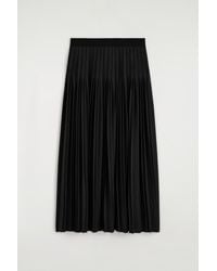 COS - Pleated Crepe Midi Skirt - Lyst