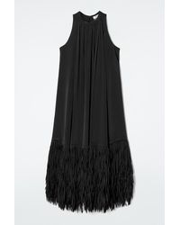 Capa Con Flecos COS Para Mujer - Negra, Elegante Y Con Movimiento