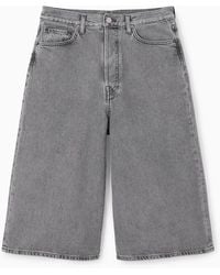 COS - Knielange Jeansshorts - Lyst