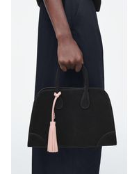 COS - Taschenanhänger Aus Leder Mit Quaste - Lyst
