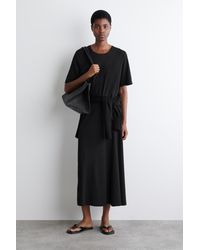 COS - Drapiertes Midikleid Aus Baumwolle - Lyst