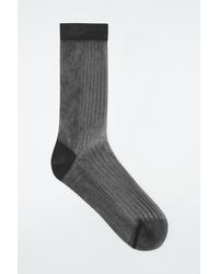 COS - Dünne Gerippte Socken - Lyst