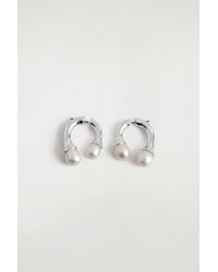 COS - Boucles D'Oreilles Arquées À Perles De Culture - Lyst