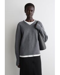 COS - Pullover Aus Merinowolle Mit V-Ausschnitt - Lyst