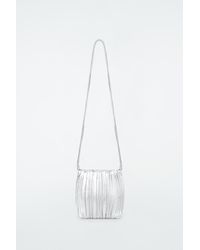 COS - Scallop Umhängetasche - Lyst