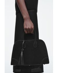 COS - Taschenanhänger Aus Leder Mit Quaste - Lyst