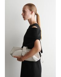 COS - Clutch Mit Riemen - Lyst