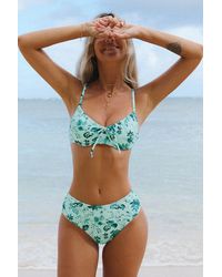 CUPSHE - Aardse Aruba Flower Tie Front Top & Halfhoge Gesmokte Bikiniset - Lyst