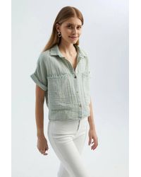 Hiccup - Short Sleeve Cropped Shirt With A Pocket Detail - Lyst