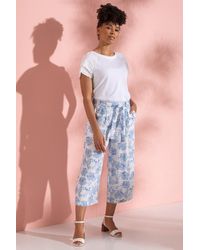 Klass - Cropped Wide Leg Printed Trousers - Lyst