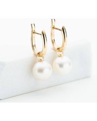 T.H.Baker - 9Ct Round Freshwater Pearl Dropper Earrings Eoz70069Yg - Lyst
