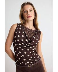 WOVCOR - Fitted Scoop Neck Sleeveless Lace Detail Knitted Blouse - Lyst