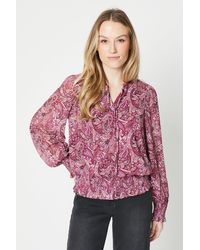 Oasis - Paisley Printed Tie Neck Shirred Top - Lyst