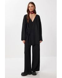 Happiness İstanbul - Oversized Tie Detail V-Neck Knitwear Two-Piece Set - Lyst