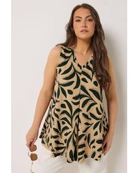 Yours - Abstract Leaf Pleat Front Vest Top - Lyst