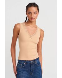 Dilvin - Sleeveless Lace Ribbed V-Neck Blouse - Lyst