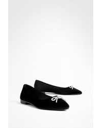 Boohoo - Wide Fit Diamante Bow Velvet Pointed Flats - Lyst
