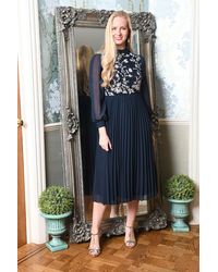 Yumi' - Navy Long Sleeve Embroidered Midi Dress With Pleats - Lyst