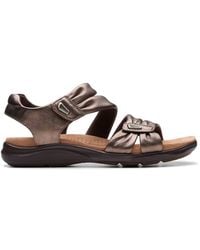 Clarks - Kitly Ave Bronze Leather Flat Sandals - Lyst