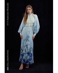 Karen Millen - Petite Scattered Floral Print Pleated Maxi Dress - Lyst
