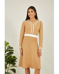 Yumi' - Camel Contrast Collar Knitted Dress - Lyst