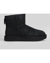 UGG - Tronchetti tacco basso Classic Mini II in Camoscio Nero - Lyst