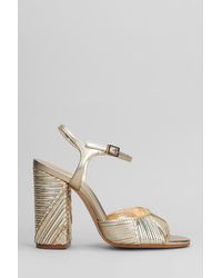 SCHUTZ SHOES - Sandali Lupita in Pelle Oro - Lyst