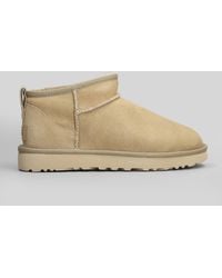 UGG - Tronchetti tacco basso Classic Ultra Mini in Camoscio Beige - Lyst