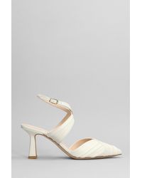 The Seller - Pumps In Beige Leather - Lyst