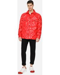 Dolce & Gabbana Synthetik Nylonjacke mit Logoplakette in Rot für Herren Herren Bekleidung Jacken Freizeitjacken 