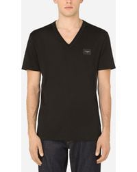 Dolce & Gabbana Camiseta cuello de pico de algodón con placa con logo - Negro