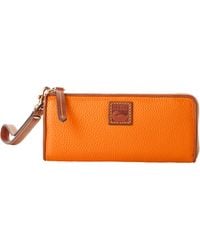 Dooney & Bourke Clutches and evening bags for Women | Online Sale 