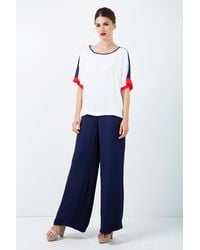 Conquista - Witte Top Met Korte Mouwen En Rood En Blauw Detail - Lyst