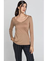 Conquista - Light V Neck Top - Lyst