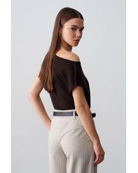 Dilvin - Off-Shoulder Sleeveless Crepe Blouse - Lyst
