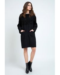 Conquista - Rechthoekige Zwarte Jas Met Astrakan - Lyst