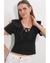 Bigdart - Frilly Tie-Front Crop Top - Lyst