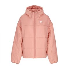Nike - W Essential Thermic Classic Puffer Donsjack Voor Rood Sterrenstof/Wit - Lyst